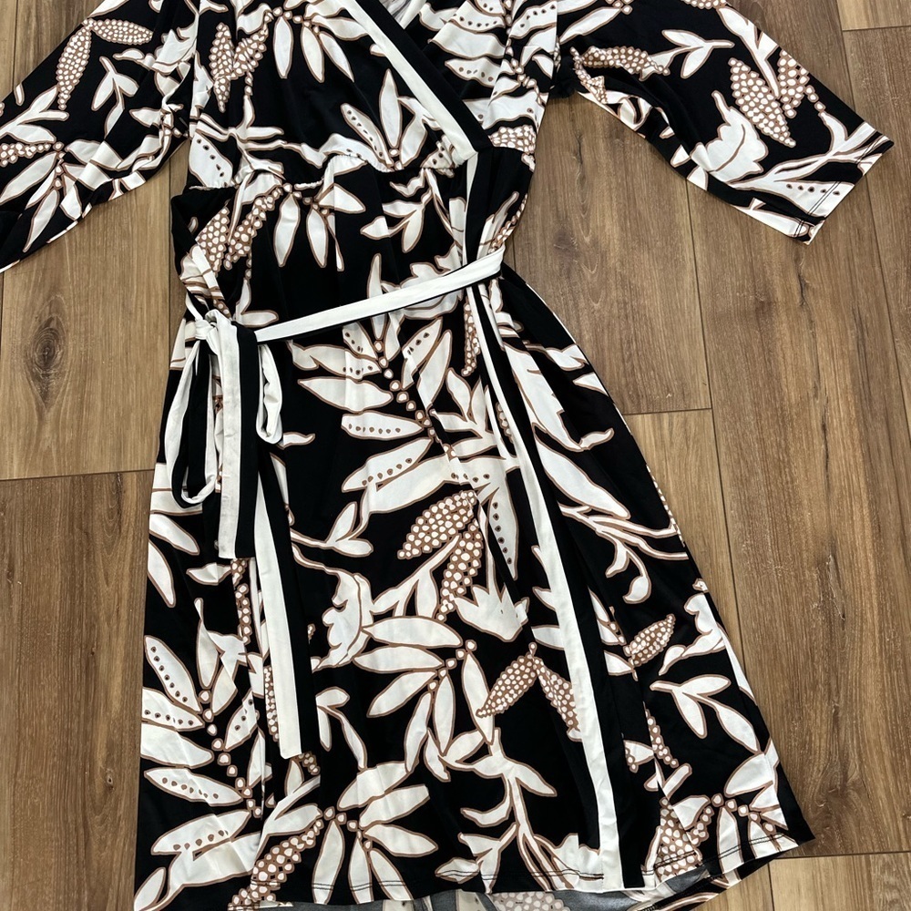 Lane Bryant womens floral 3/4 sleeve faux wrap jersey midi dress size 22/24 NWT - Picture 3 of 6